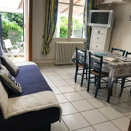 Holiday home Maison Arzael A Marc Sur *