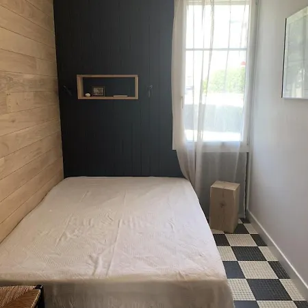 Holiday home Maison Arzael A Marc Sur *
